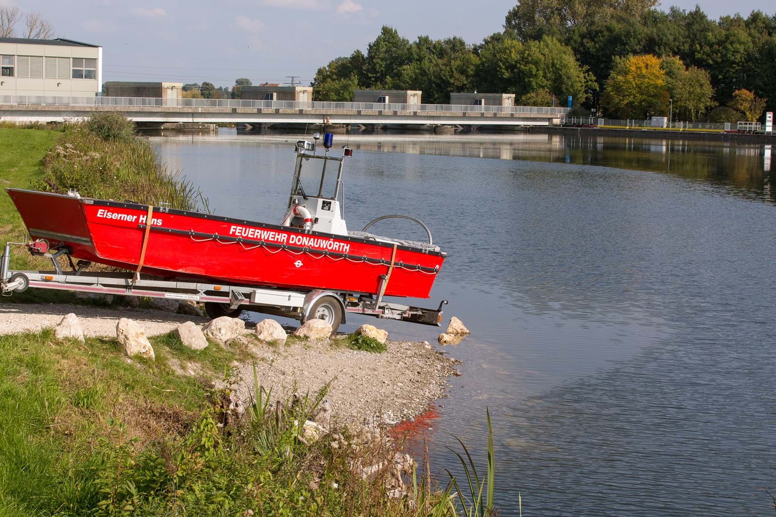 An einigen Flussabschnitten wollen die Projektpartner die Ufer naturnah gestalten und Bootsanlegestellen errichten. An der Staustufe Donauwörth hat BEW bereits im vergangenen Jahr eine solche Maßnahme umgesetzt.